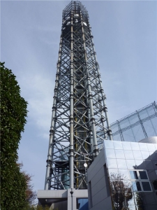 田無タワー（近景）