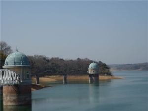 村山下貯水池第一取水塔