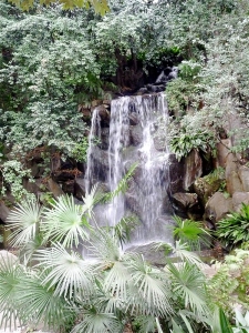 名主の滝公園内にある男滝